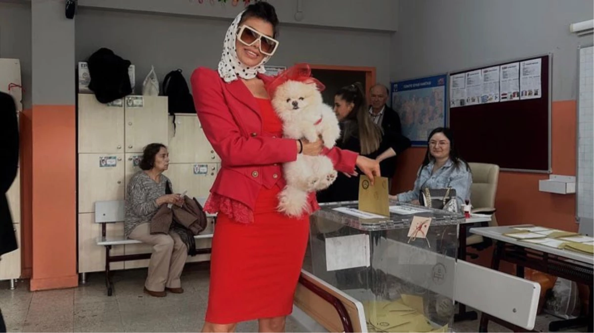 Hatice’nin seçim kombini yine olay yarattı! Bu sefer başını kapatarak gitti