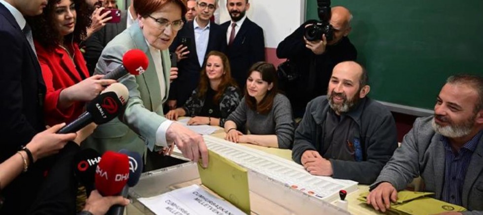 Meral Akşener oyunu kullandı.