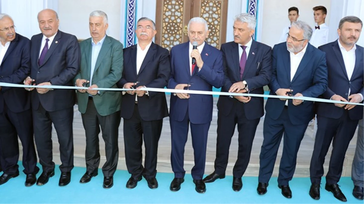 AK Partili Binali Yıldırım’ın Erzincan’da yaptırdığı caminin açılışına CHP’li Mustafa Sarıgül de katıldı