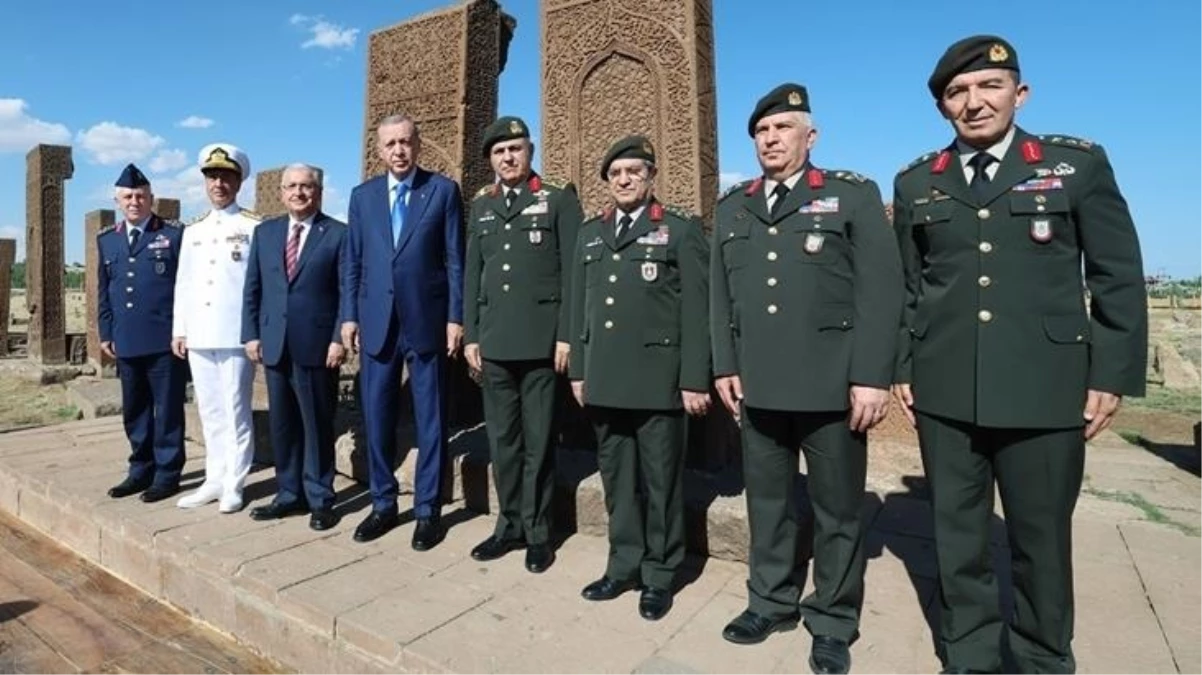 Cumhurbaşkanı Erdoğan, Ahlat’ta Selçuklu mezarlığını ziyaret etti