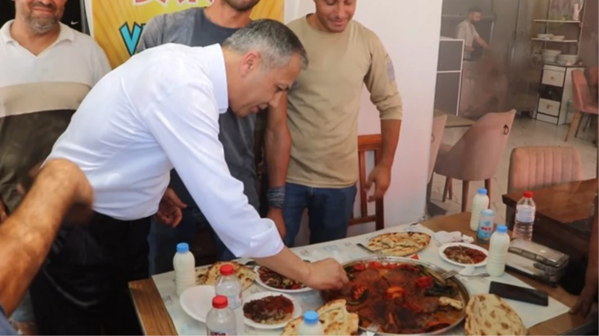 Esnafı ziyaret eden Bakan Yerlikaya tescilli kebaba hayır diyemedi: Helal ediyor musunuz?