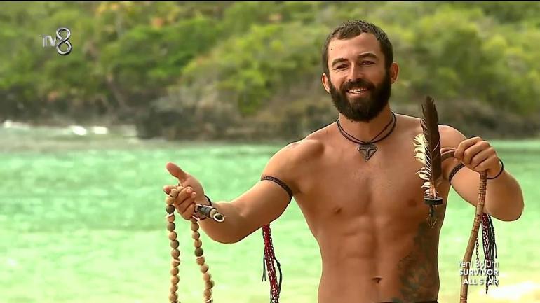 Bastonuyla poz veren Turabi'den 'Survivor All Star' açıklaması