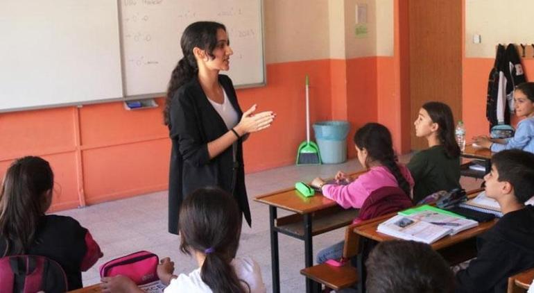 İkiz kız kardeşler aynı okula öğretmen olarak atandı! 'Öğrencilerimiz bizi karıştırıyor'