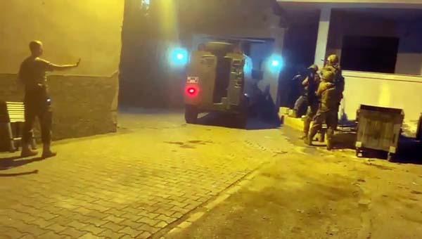 ‘Şirinler’ çetesine operasyon! Yeni görüntüler ortaya çıktı; polis zırhlı araçla kapıyı kırmış