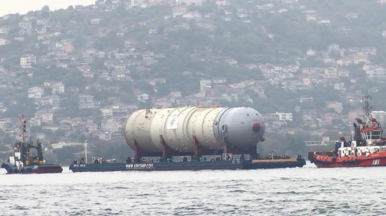 İstanbul Boğazı'ndaki geçiş ilgi çekti