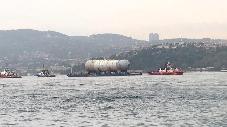 İstanbul Boğazı'ndaki geçiş ilgi çekti
