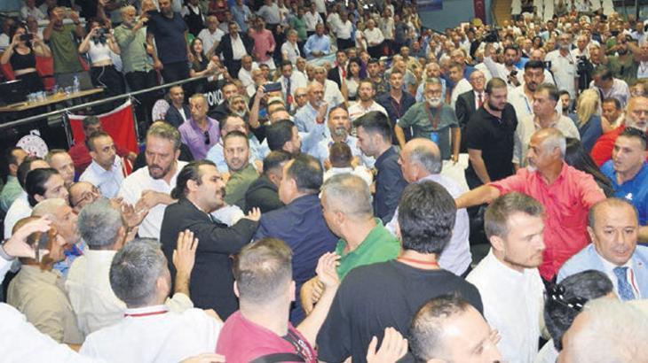 Manisa’da kavgalı kongreyi ‘değişimciler’ kazandı