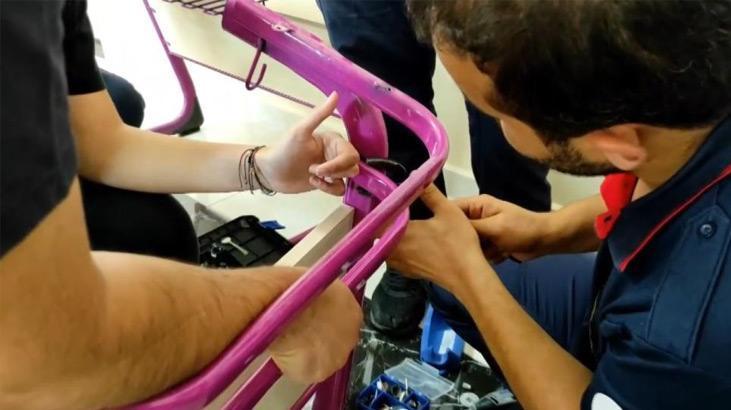 Parmağını sıraya sıkıştıran liseli kızı itfaiye kurtardı