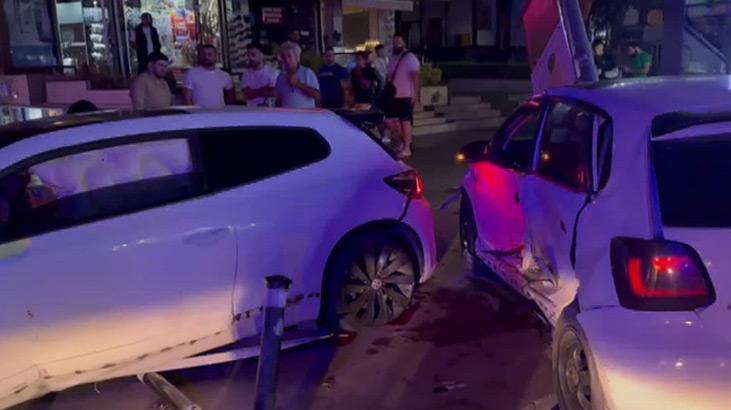 Kadıköy’de 2 otomobil çarpıştı: Yaralılar var