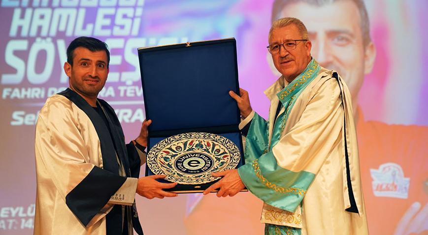 Selçuk Bayraktar’a ‘Fahri Doktora’ verildi