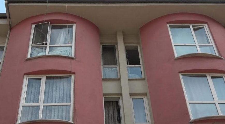 Ekipler 10 saat uğraştı! Babasının evinde kalan kadın herkesi şoke etti