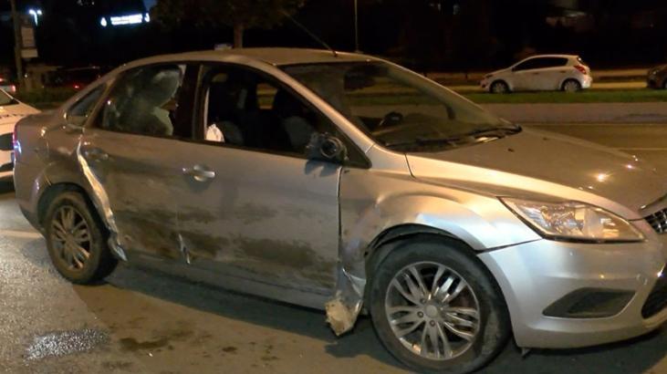 Motosiklet ile çarpışan otomobil sürücüsü, aracını bırakıp kaçtı