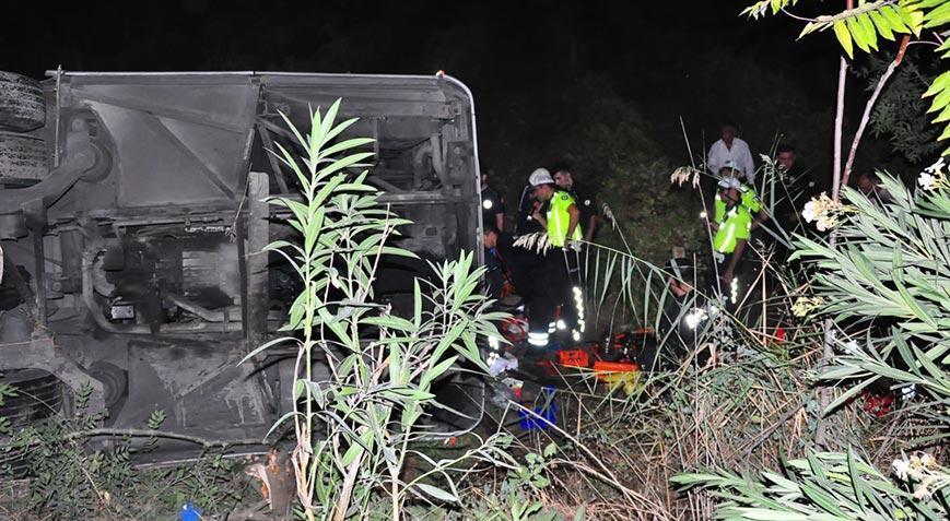 Yolcu otobüsü bağa uçtu! 1’i hamile 15 kişi yaralandı