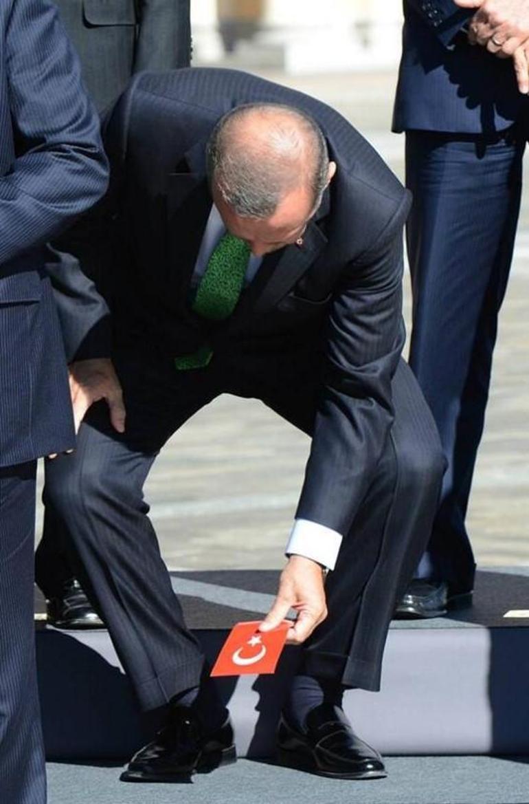 Bakan Fidan'ın hareketi damga vurdu! Türk bayrağını yerde bırakmadı