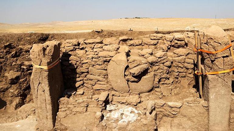 Göbeklitepe'de yeni keşif! İnsan ve hayvan heykeli bulundu