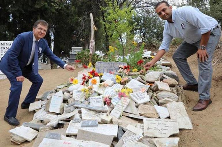 Tuncel Kurtiz vefatının 10. yılında kabri başında anıldı