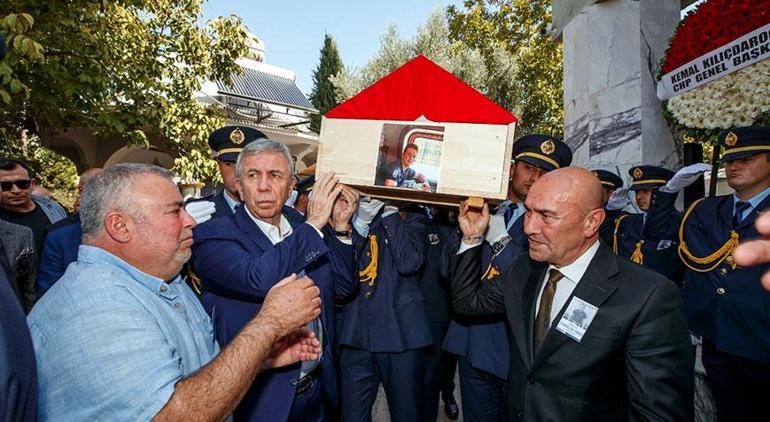 Yangına müdahale ederken hayatını kaybeden itfaiyeci, toprağa verildi