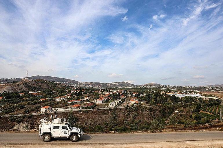 Ayelet HaShahar'dan şok fotoğraflar! İsrail ordusu silah dağıtıyor