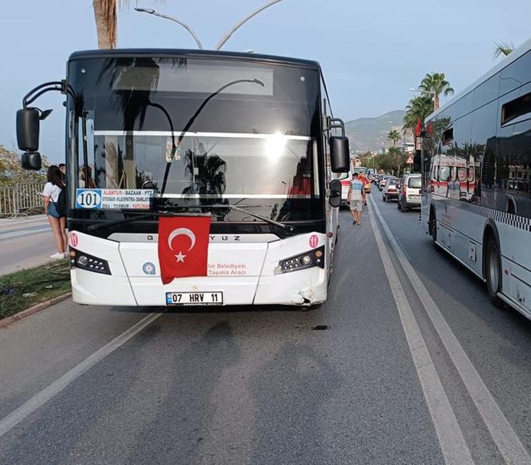 Motosiklet sürücüsünün feci şekilde can verdiği kaza kamerada