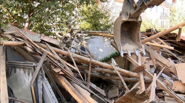 Gecekondunun yıkımında gerginlik! Kepçe operatörü pompalı tüfekle vuruldu