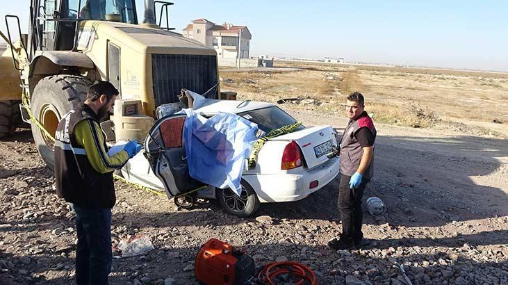 Aksaray'da feci ölüm! Otomobil iş makinesine çarptı