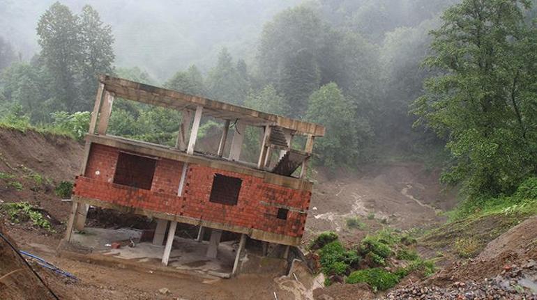 Uzman isim uyardı! Karadeniz mikro deprem ve heyelan tehlikesi