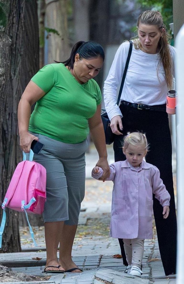 Ünlü oyuncu kızıyla İspanya'da görüntülendi! Babasının kim olduğunu sır gibi saklıyor