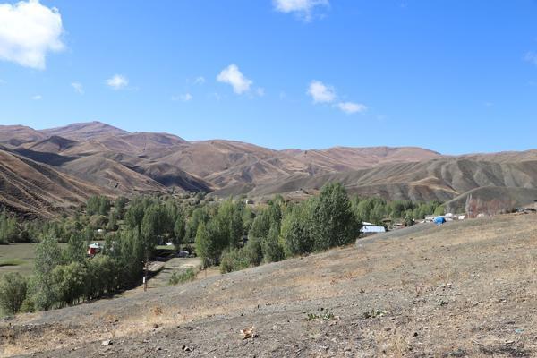 Tek sınıf, tek öğrenci, tek öğretmen! Hasret için okul açıldı