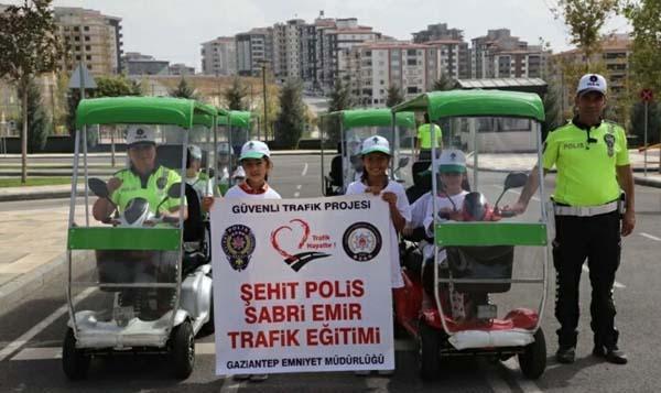 Şehit olan eşi adına dernek kurup; kadınların ve çocukların gönüllü destekçisi oldu