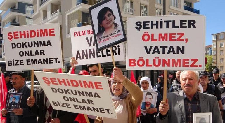 Evlat nöbetindeki anne: Teröristler yine gerçek yüzünü gösterdi