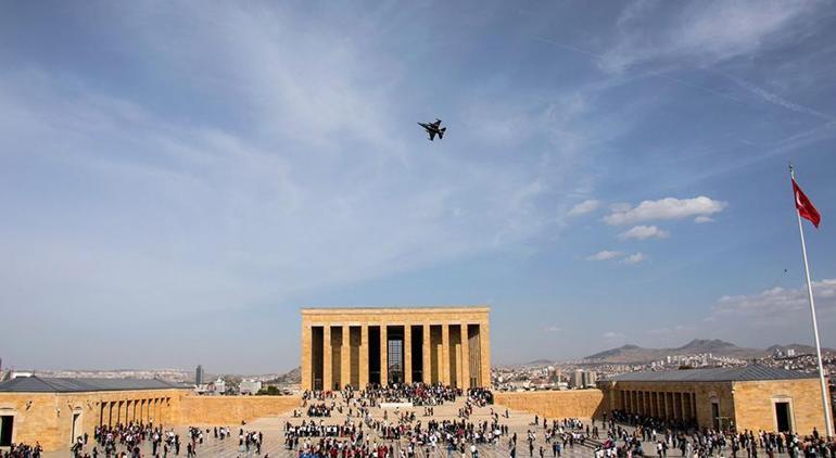 Cumhuriyet Bayramı gösterisi için geri sayım! Solotürk hazırlıklara başladı