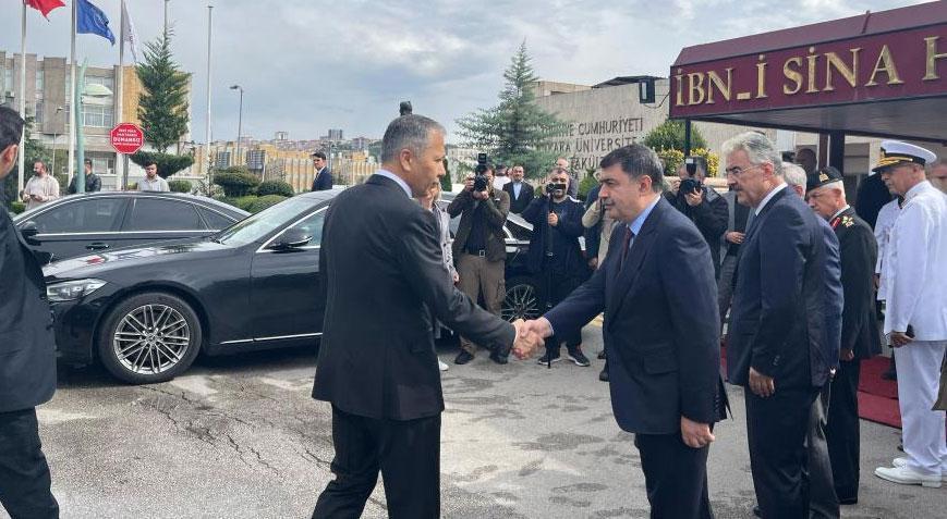 İçişleri'ne saldırı girişimi! Yerlikaya ve MİT Başkanı Kalın’dan yaralı polislere ziyaret