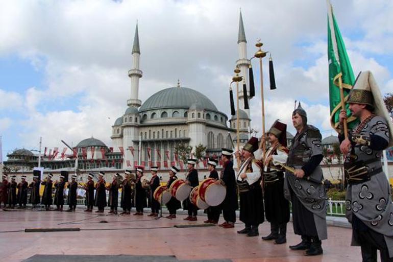 İstanbul'un kurtuluşunun 100. yıldönümü Taksim'de törenle kutlandı