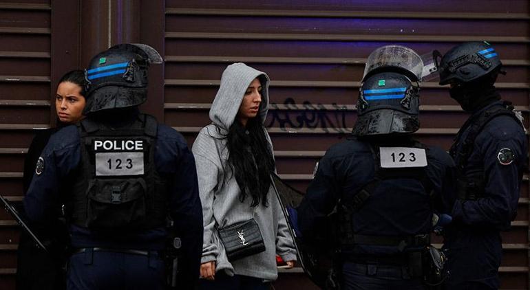 Macron'u hedef aldılar! Fransa'da Filistin protestosuna sert müdahale