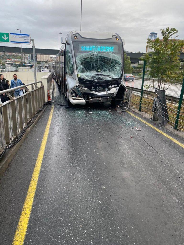 Kadıköy'de metrobüs kazası!