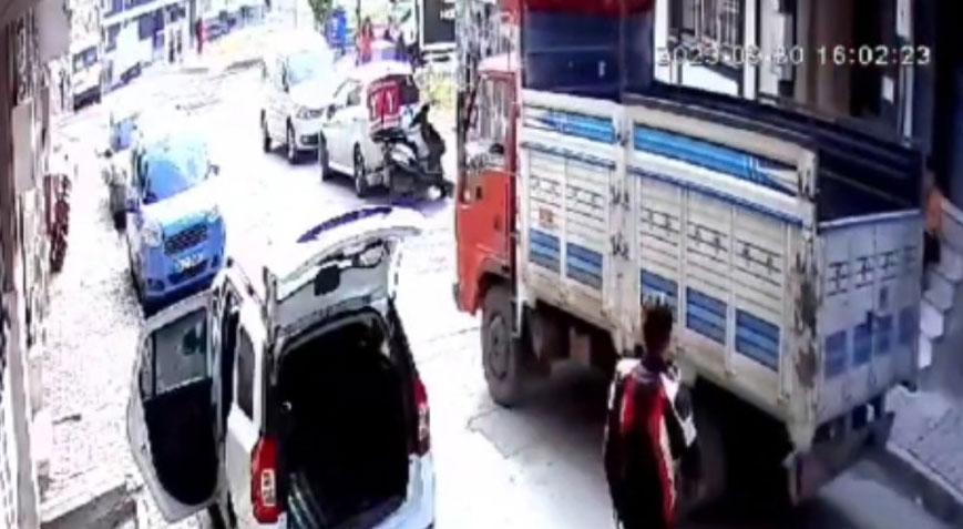 Sultangazi’de faciadan dönüldü! Babasının kamyonetini kaçıran çocuk dehşet saçtı