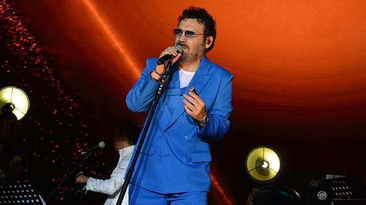 Kuruçeşme Açıkhava’da Yaşar rüzgarı! Yaümurlu hava hayranlarını durduramadı