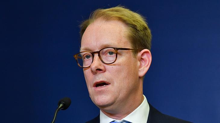 İsveç Dışişleri Bakanı Billström pasaportunu unuttuğu için Kiev’e gidemedi