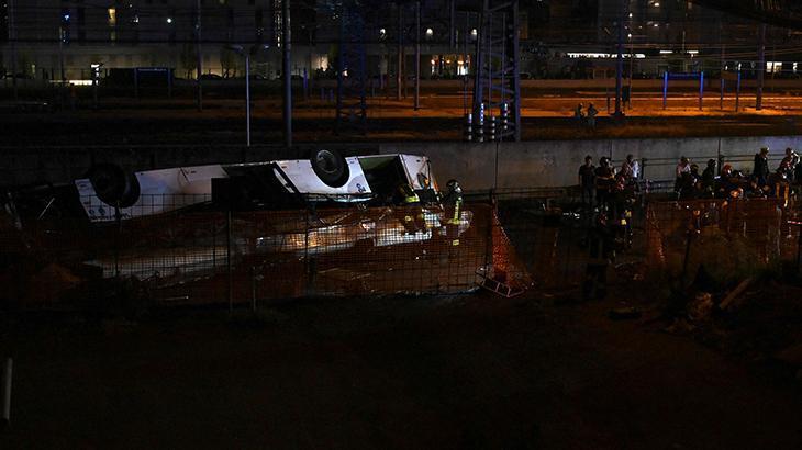 İtalya’da facia: Otobüs üst geçitten düştü, çıkan yangında 21 turist öldü