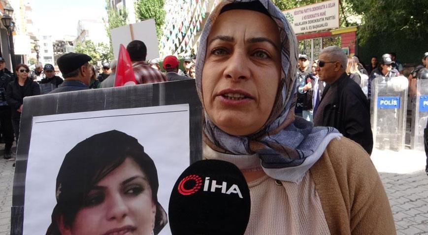 Evlat nöbetindeki anne: Teröristler yine gerçek yüzünü gösterdi