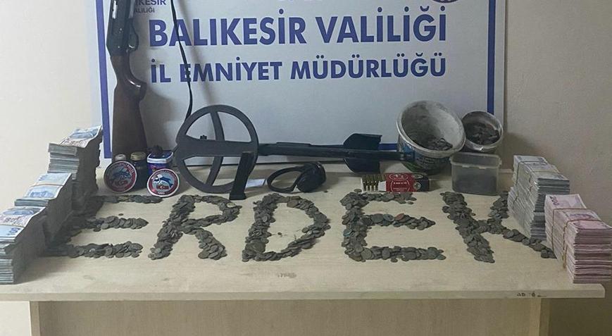 Erdek’te tarihi eser operasyonu! Binlercesi ele geçirildi