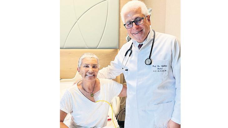 Sevenlerinden dua istedi