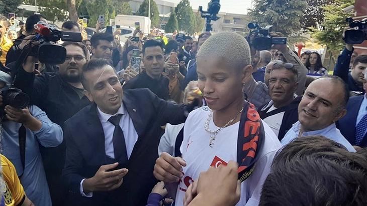 Melissa Vargas’a Malatya’da sevgi seli! Sözünü tuttu