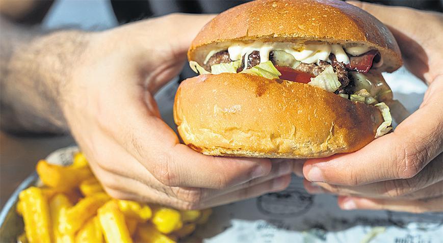 7 yetişkinden 1’i bağımlı