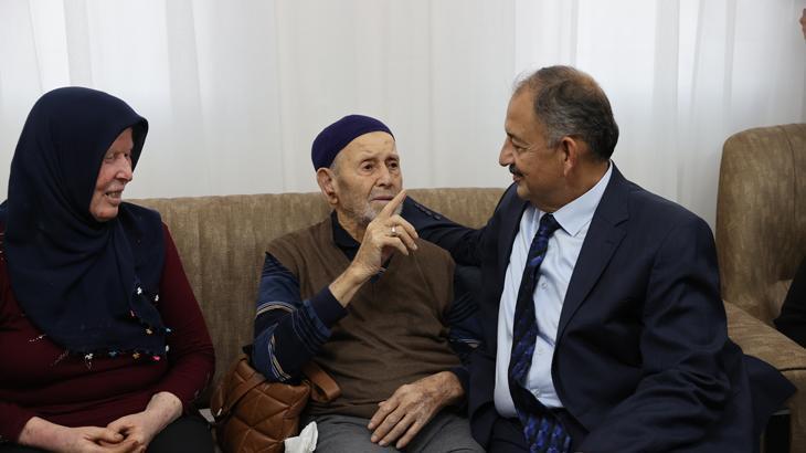 Bakan Özhaseki, Kartopu ailesinin ev sevincine ortak oldu