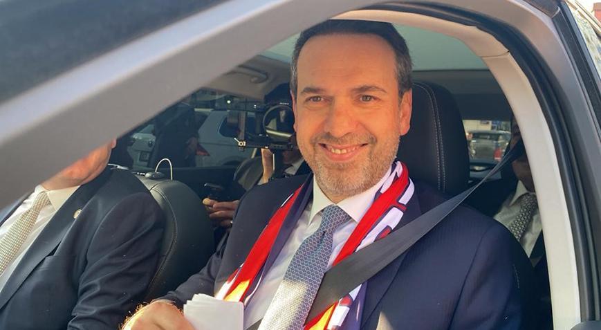 Bakan Bayraktar önce esnafı ziyaret etti sonra Togg’un direksiyonuna geçti