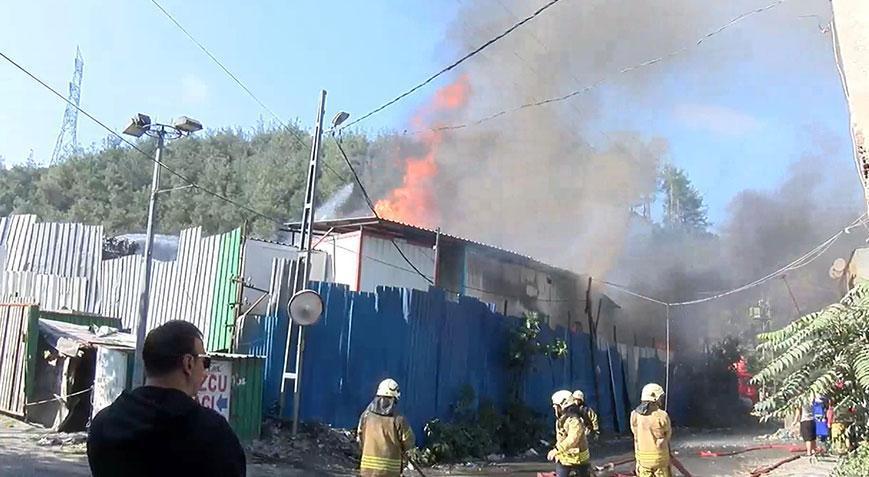 Sarıyer’de kağıt deposunda yangın! Ekiplerin müdahalesi sürüyor