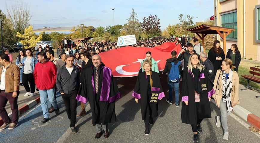 Cumhuriyet’in 100’üncü yıl anısına ‘1923 adım’ yürüyüşü