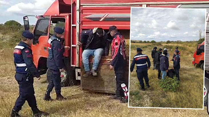 Saman balyalarının arasında gizlenmiş 27 kaçak göçmen yakalandı