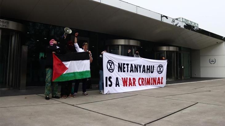 Avrupa’nın göbeğinde dikkat çeken pankart! ‘Netanyahu bir savaş suçlusu’